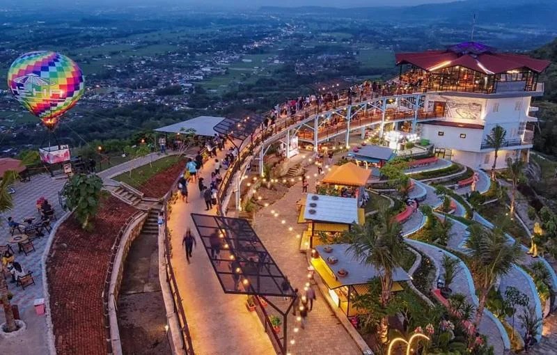 Menikmati Keindahan Sunset di Bukit Bintang