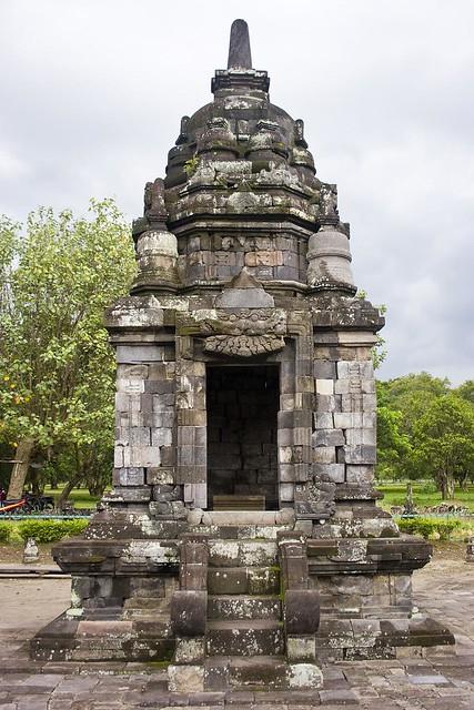 Candi Lumbung